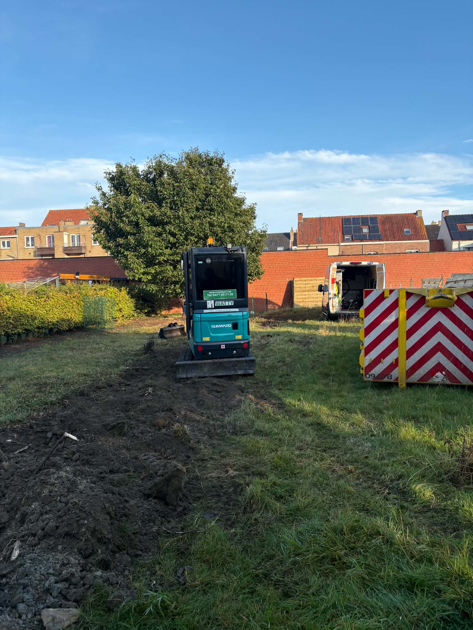 houten scherm afsluiting met betonpalen geplaatst door Watty Afsluitingen in Zeebrugge