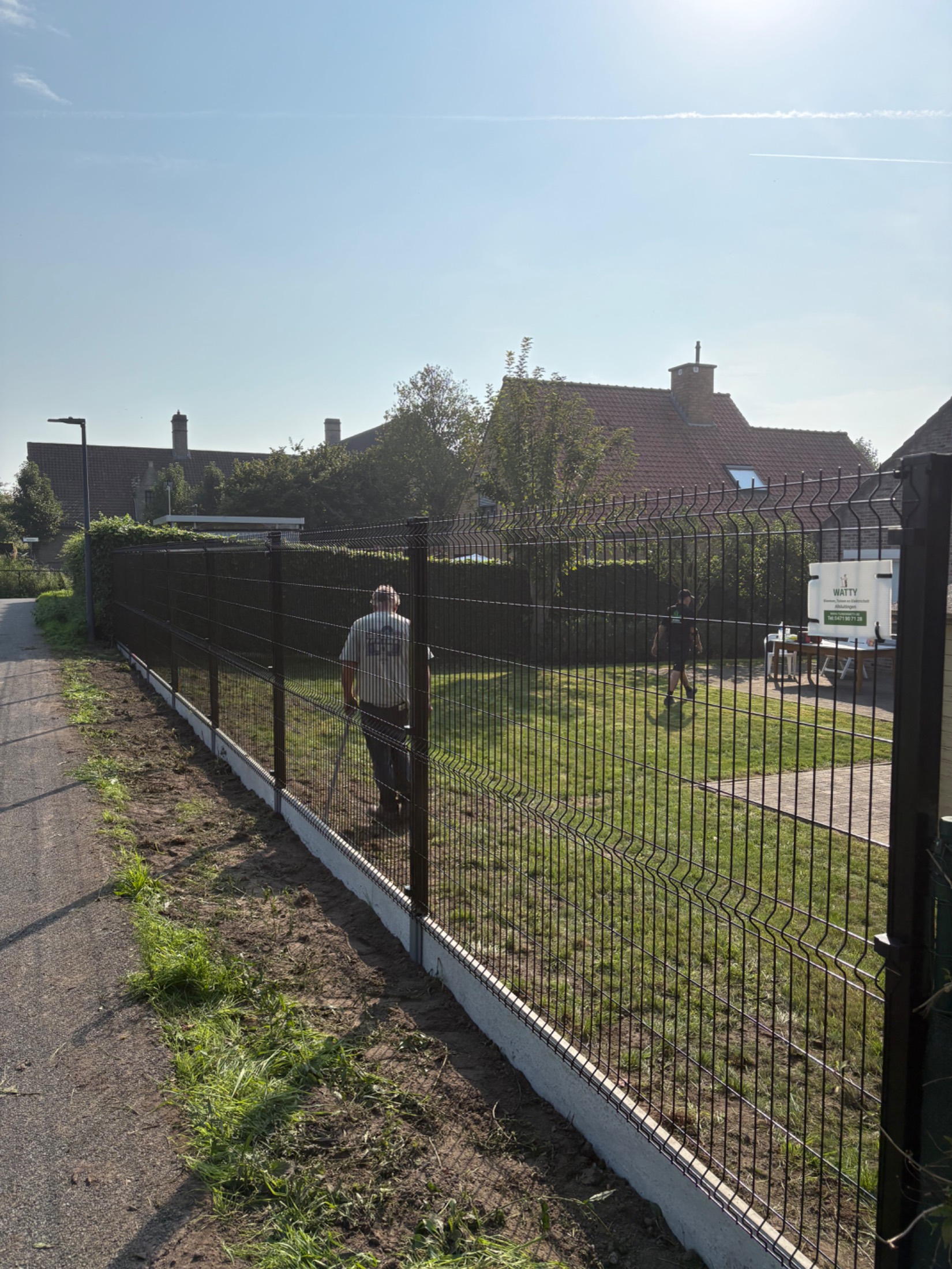 3d panelen met betonnen onderplaat geplaatst door Watty Afsluitingen in Oudenburg