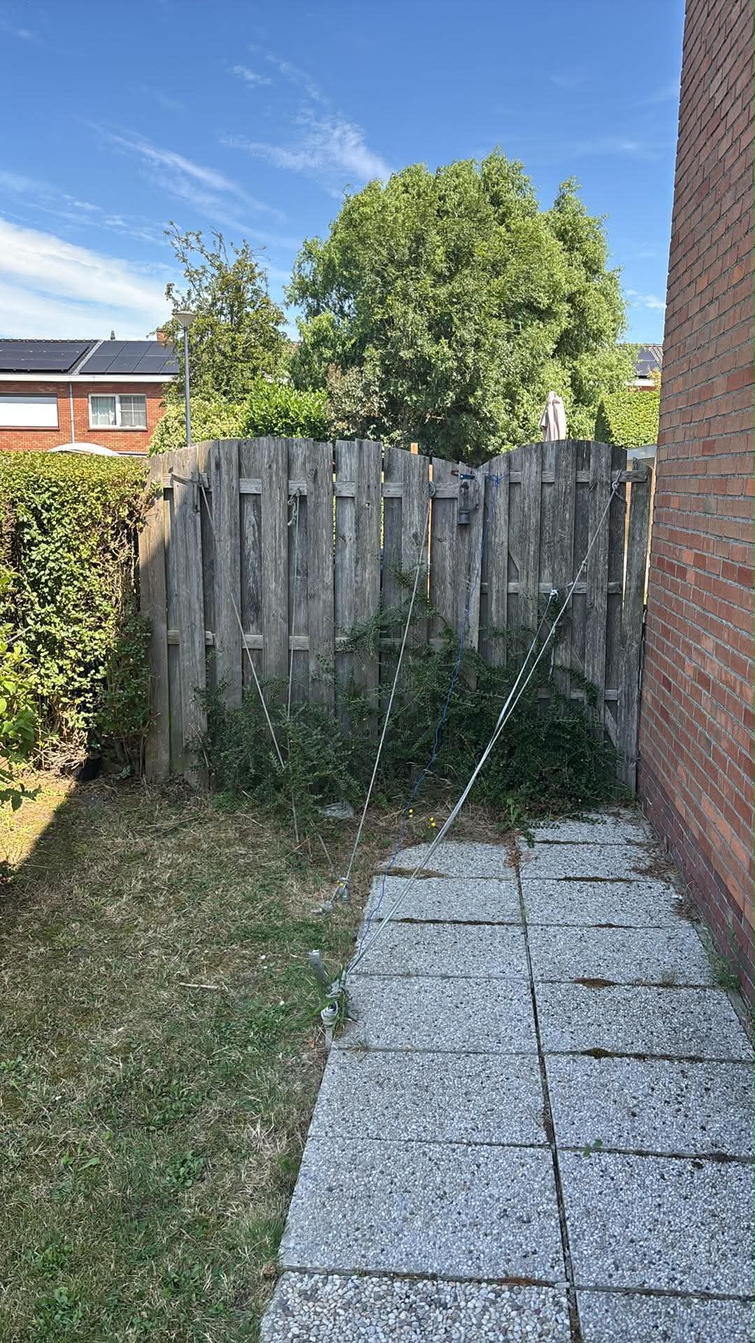 houtenscherm + poort geplaatst door Watty Afsluitingen in Zandvoorde